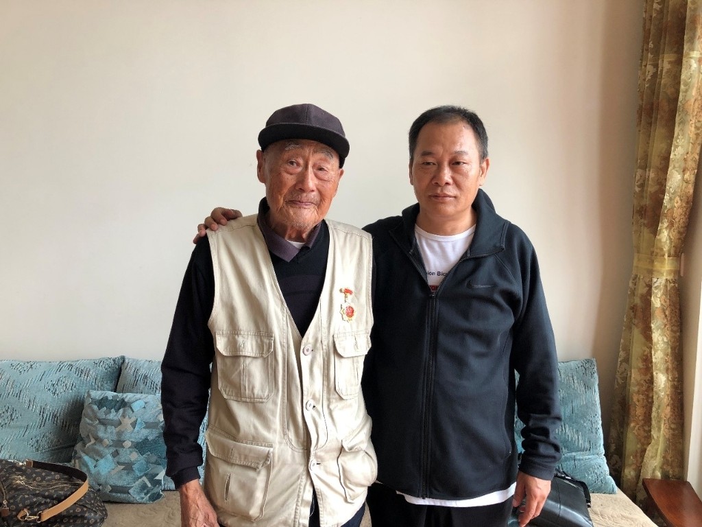 重陽(yáng)節(jié)期間走訪慰問(wèn)70歲以上的老年人